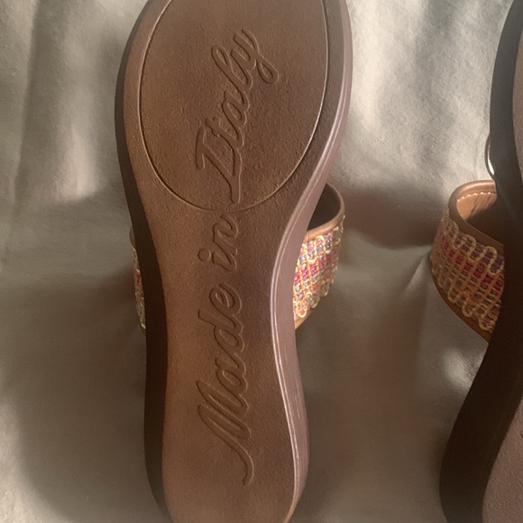 NWOT - Italian Shoemakers Brown Sandals with Metallic Detail Size 7 - Picture 10 of 15